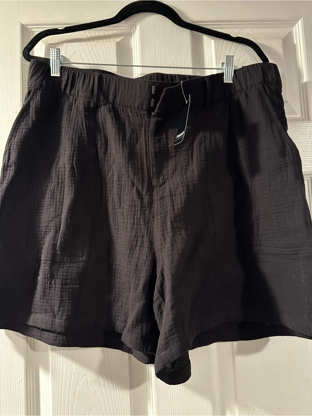 torrid NWT Black Textured Zip Front Gauze shorts